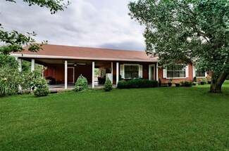 988 Watson Cir, Fayetteville, AR 72703