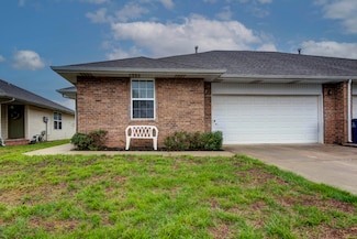811 Foxx Dr, Nixa, MO 65714