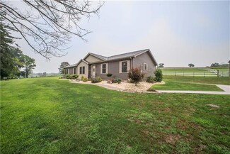 333 Rural Valley Rd, Claysville, PA 15323