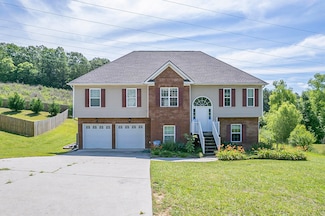 7637 Passport Dr, Ooltewah, TN 37363