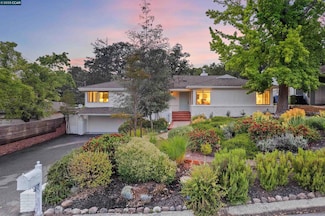 25 Acacia Dr, Orinda, CA 94563