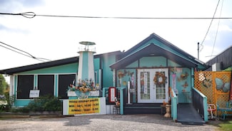 1032 Grand Ave, Bacliff, TX 77518