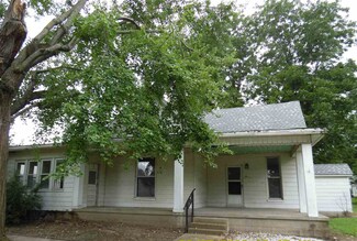 231 S Mulberry St, Oakland City, IN 47660