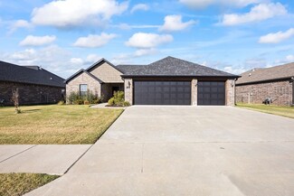 419 Brooke St, Tontitown, AR 72762