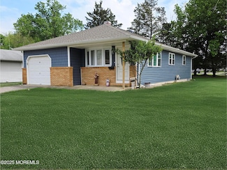 43 Barbuda St, Toms River, NJ 08757