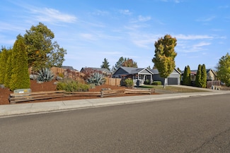 135 Othello Ave, Roseburg, OR 97471