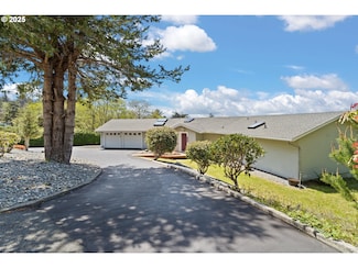 32890 Hillside Acres Rd, Gold Beach, OR 97444