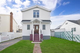 71 E Kissimee Rd, Lindenhurst, NY 11757