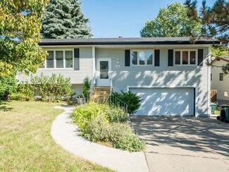 1225 E Coulee Rd, Bismarck, ND 58501