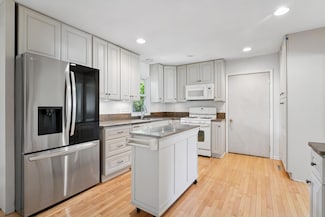 3142 Boone Ave N, New Hope, MN 55427