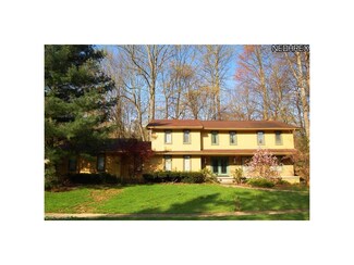 930 Rocky Ridge Dr, Akron, OH 44313