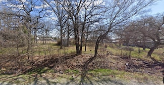 221 Shady Oaks Dr, Weatherford, TX 76085