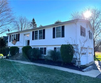 11 Reservoir Rd, Cumberland, RI 02864