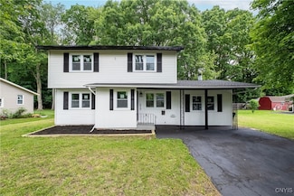 210 Sandra Ln, Syracuse, NY 13212