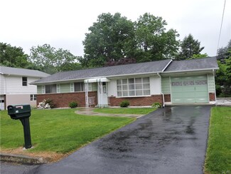 124 W School St, Alburtis, PA 18011