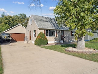 1714 9th St NW, Cedar Rapids, IA 52405