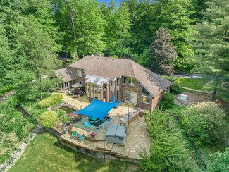 10011 E Rivershore Dr SE, Alto, MI 49302