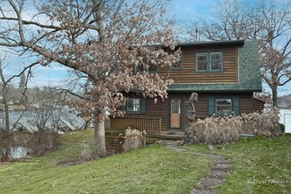 4702 W Lake Shore Dr, Wonder Lake, IL 60097