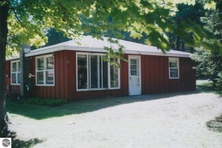 1898 S Simons Rd, Lake Leelanau, MI 49653