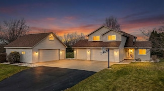 7551 Sunburst Ln, Neenah, WI 54956