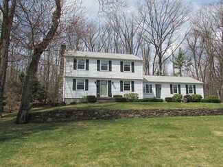 2 Nipmuc Rd, Paxton, MA 01612