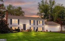 2614 Viking Dr, Herndon, VA 20171