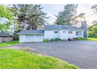 1756 NW 35th Place, Lincoln City, OR 97367