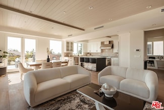 10725 Ashton Ave Unit 101, Los Angeles, CA 90024