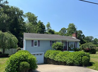 27 Frank St, Acushnet, MA 02743