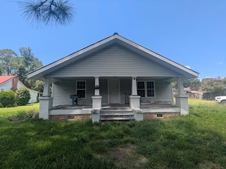 211 W Roanoke Dr, Fitzgerald, GA 31750