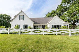 3823 Green Hills Dr, Pinckney, MI 48169
