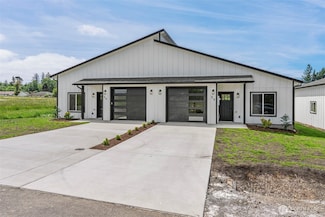 5 Anchor Way Loop Unit B, Cathlamet, WA 98612