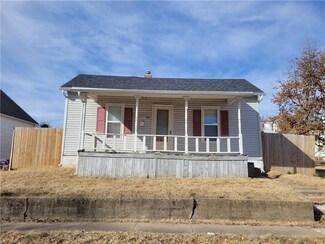 304 W 23rd St, Higginsville, MO 64037