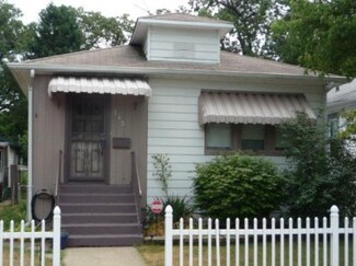 343 S Henry St, Gary, IN 46403