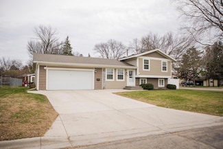 15 Highland Dr, Morris, MN 56267