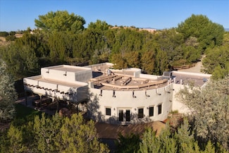 8 Lugar de Charco, Santa Fe, NM 87507
