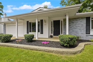 575 Goldwood Dr, Ballwin, MO 63021