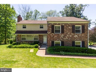 8 Sunnyhill Rd, Villanova, PA 19085