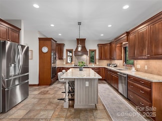 37 Enclave Dr, Waynesville, NC 28786