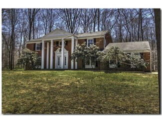 7830 Sugarbush Ln, Gates Mills, OH 44040