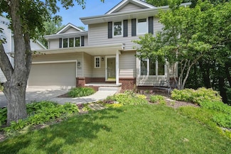 7029 Sharon Dr, Urbandale, IA 50322