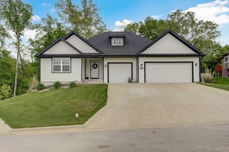 1611 E Hayloft Dr, Ozark, MO 65721