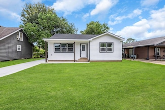 5204 4th St, Port Arthur, TX 77642