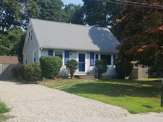 10 Milton St, Teaticket, MA 02536