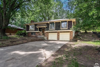 2309 SW 33rd St, Topeka, KS 66611