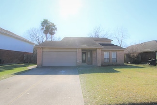 4611 Silver Fox Dr, Houston, TX 77066