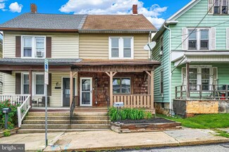 327 W Maple St, Red Lion, PA 17356