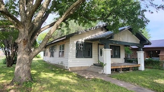 324 N 6th St, Okemah, OK 74859