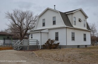 208 3rd Ave SW, Bowman, ND 58623