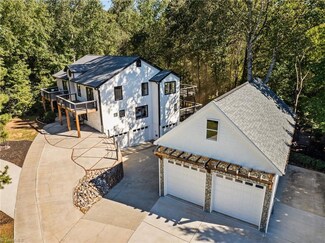 4194 Pointe Norman Dr, Sherrills Ford, NC 28673